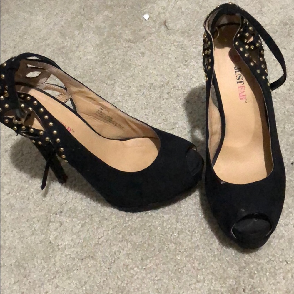 Shoes - Picture 2 of 5